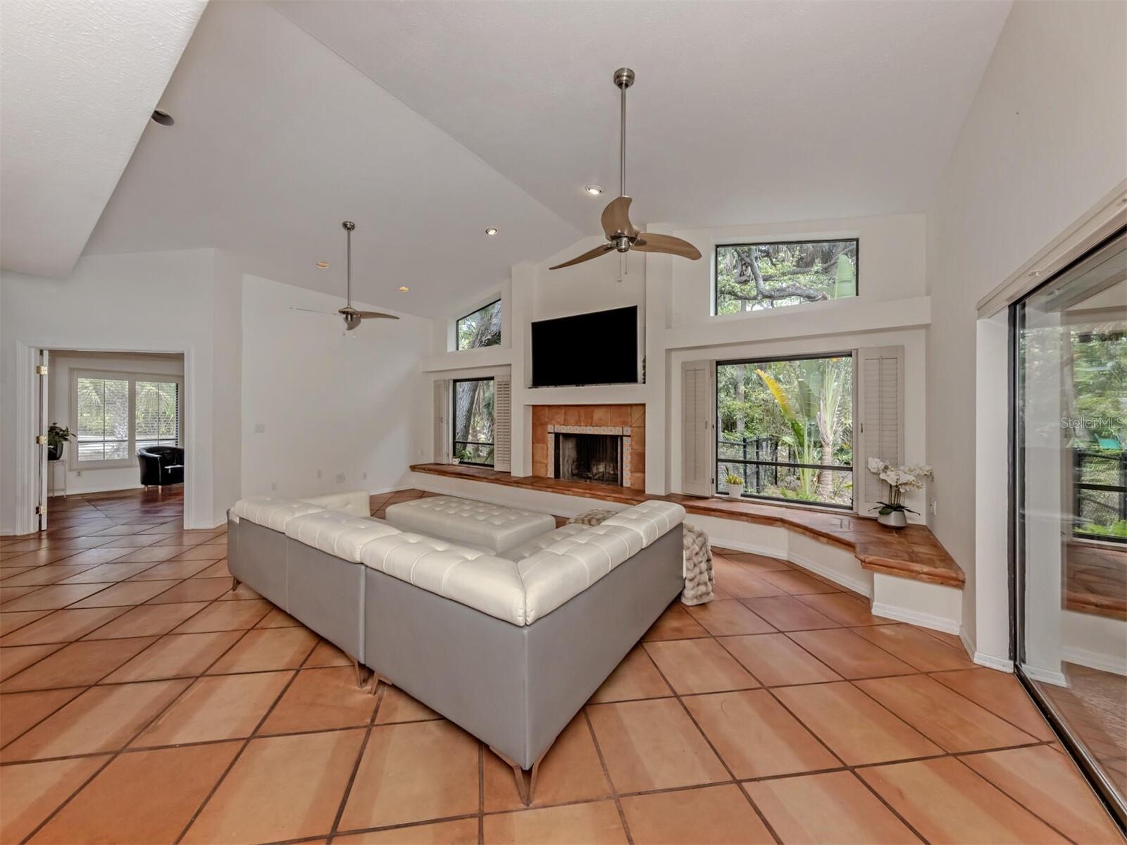 2602 FIRETREE LN