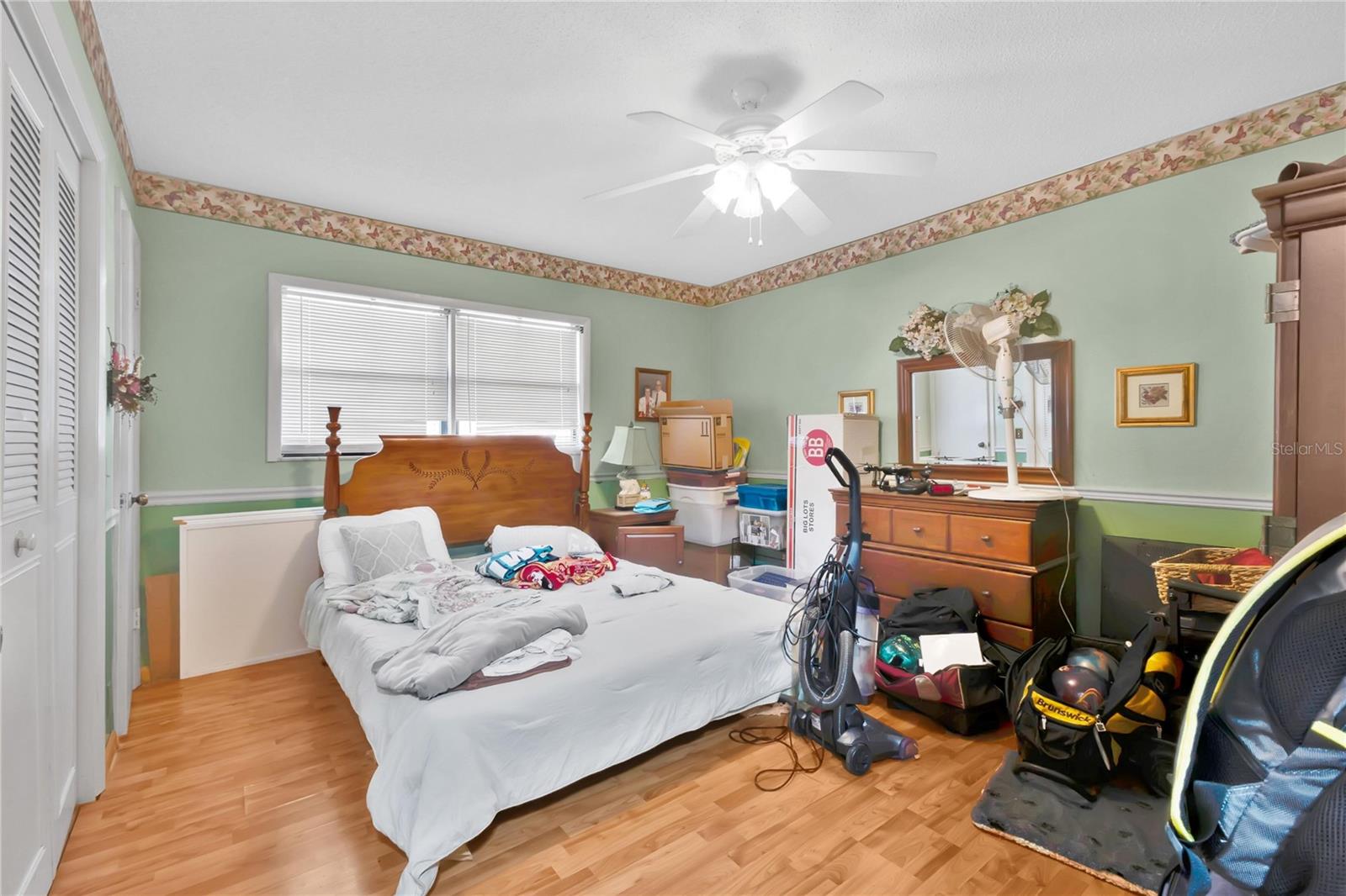 112 SANDBURG LN