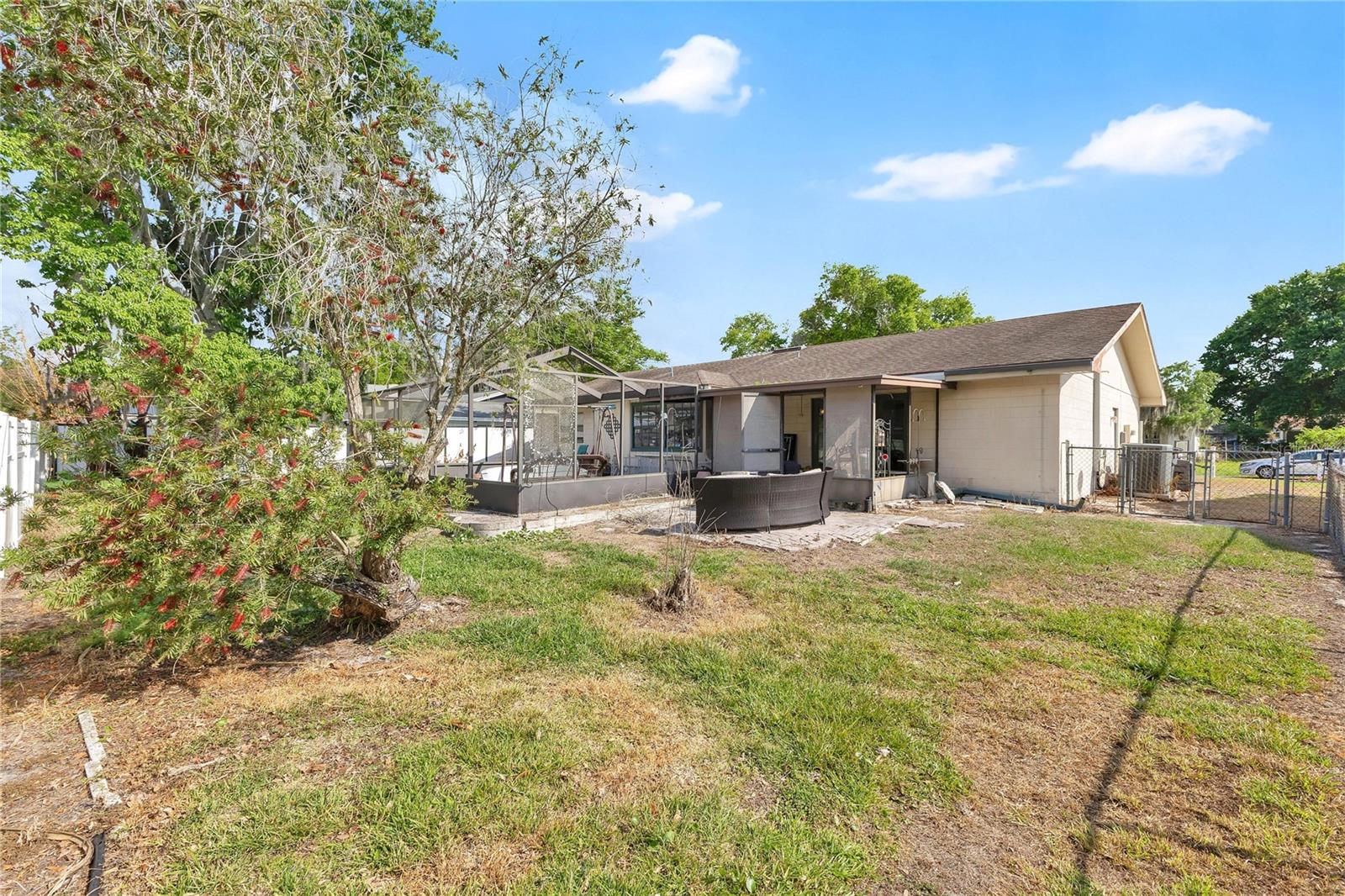 112 SANDBURG LN