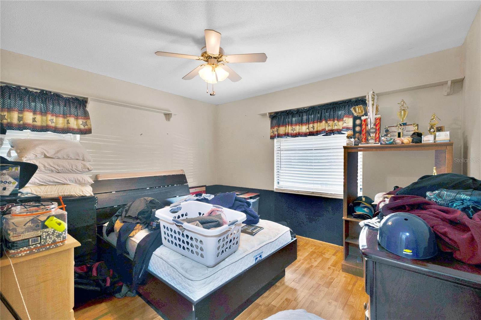 112 SANDBURG LN