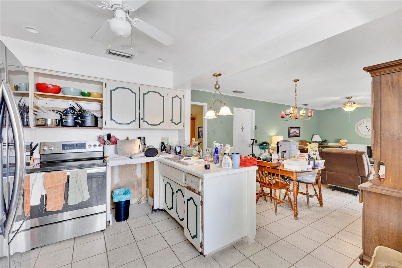 112 SANDBURG LN