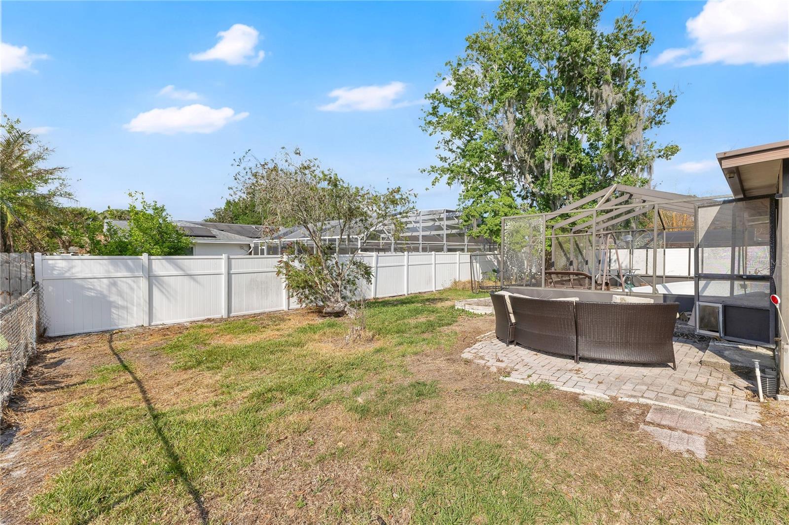 112 SANDBURG LN