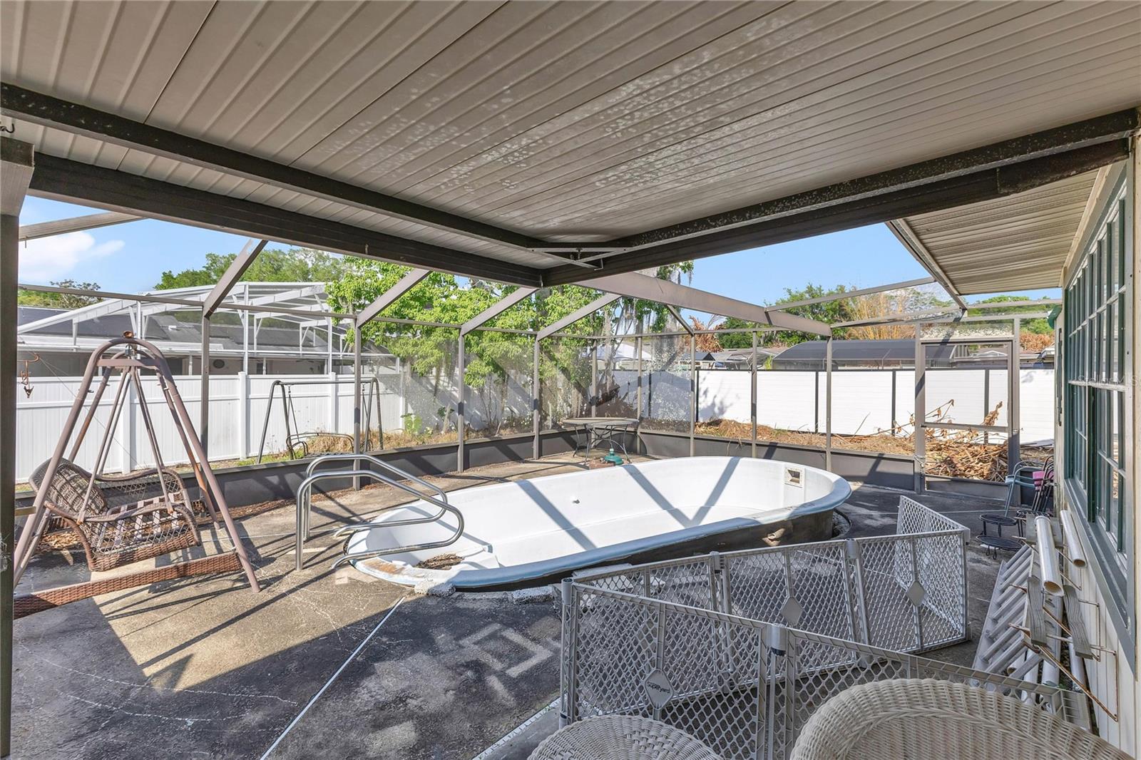 112 SANDBURG LN