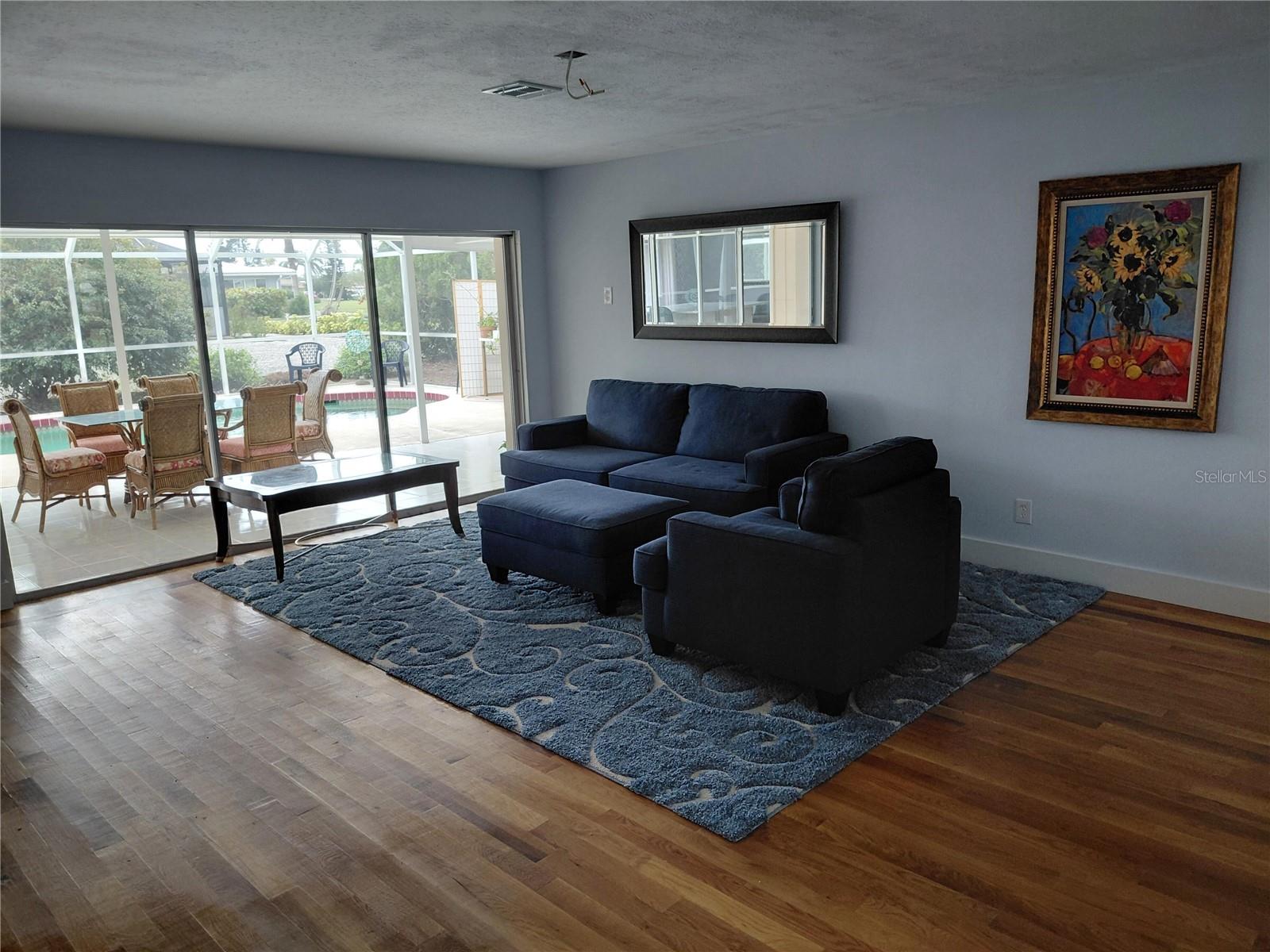 43 WINDSOR DR