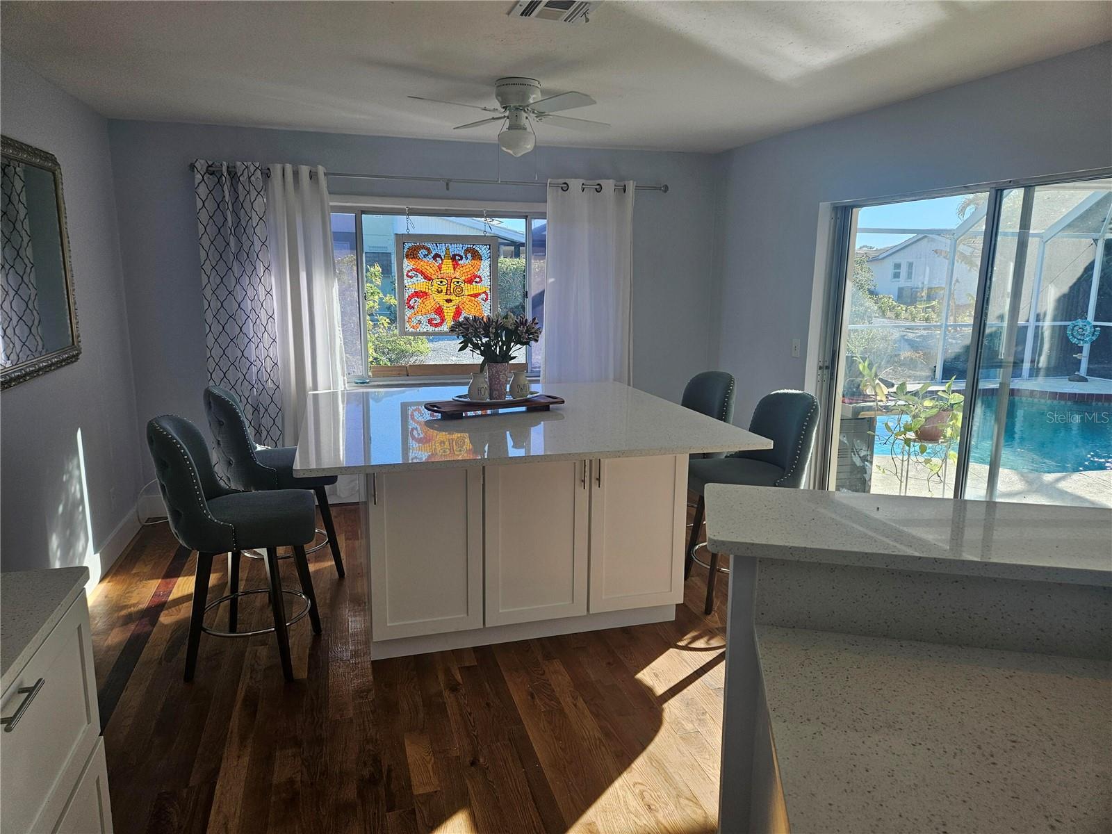 43 WINDSOR DR