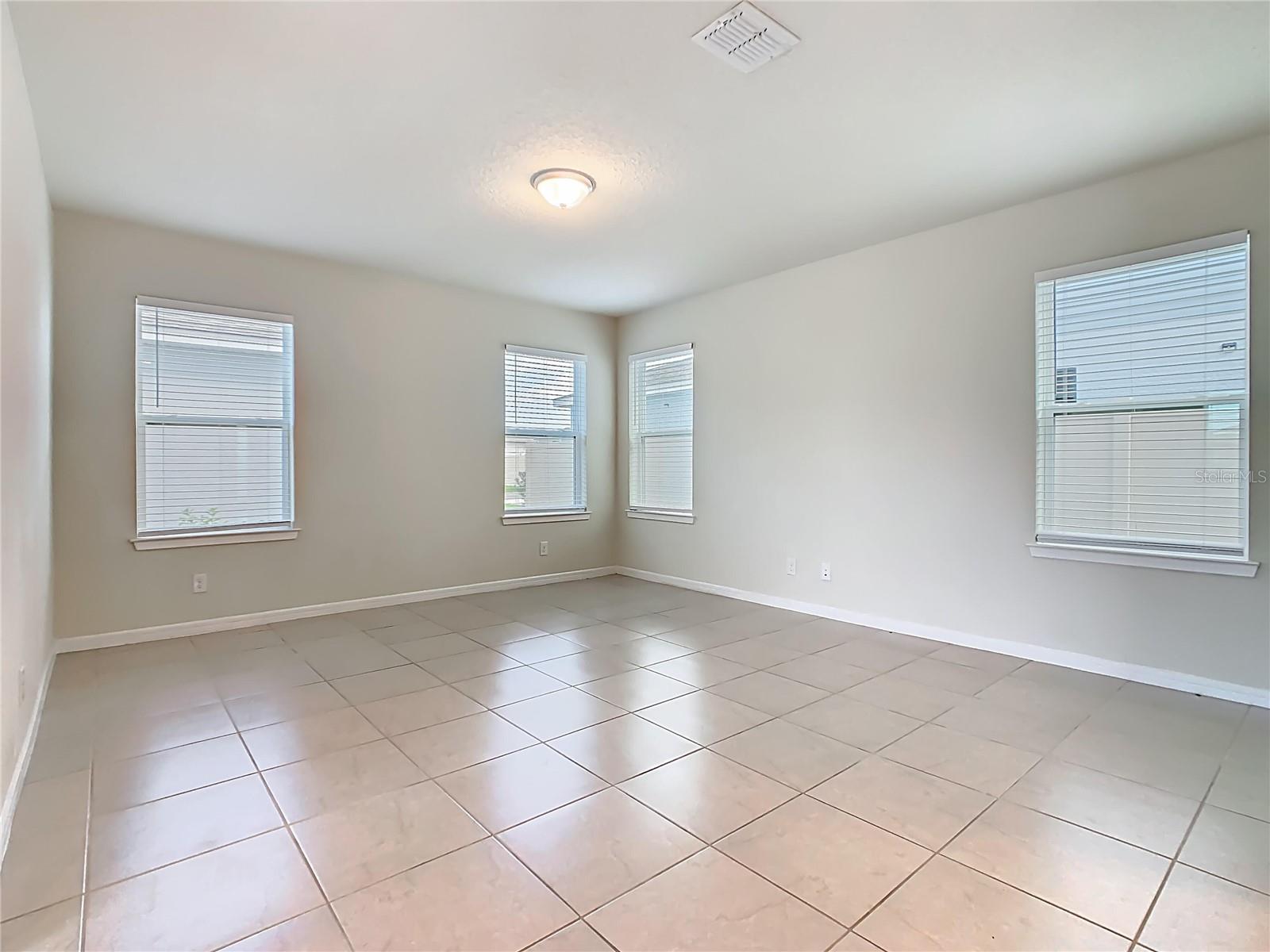 1823 SUMMER SERENITY DR