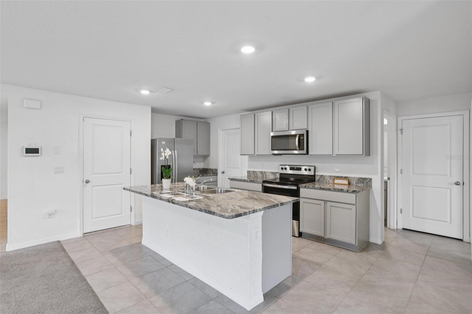 7530 BROAD POINTE DR