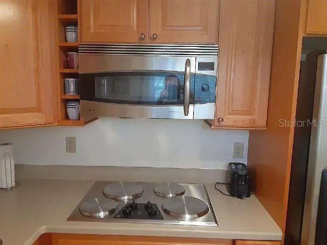 94 SPRING LAKE DR #203