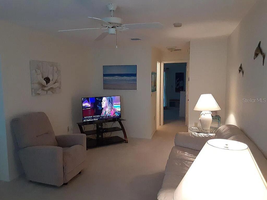 94 SPRING LAKE DR #203