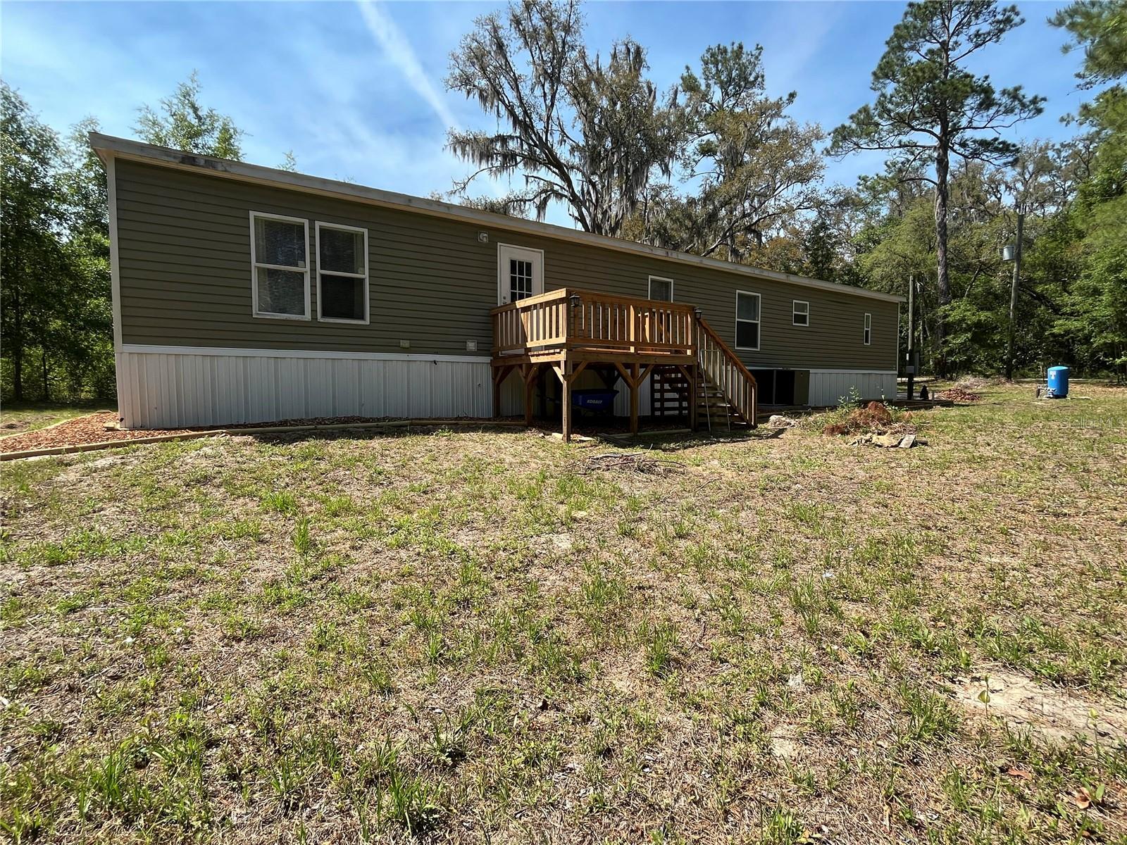 276 NW BATTLE HILL LN