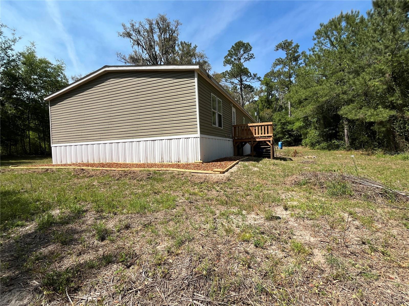 276 NW BATTLE HILL LN