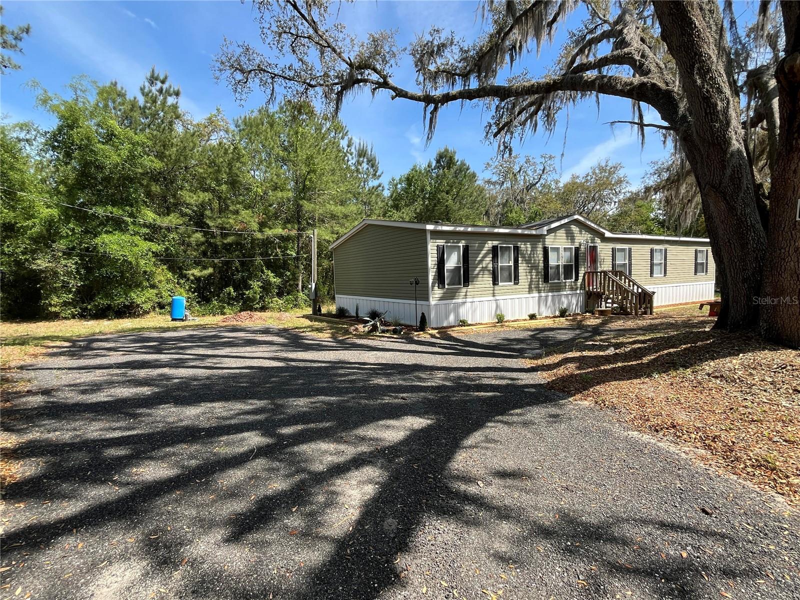 276 NW BATTLE HILL LN