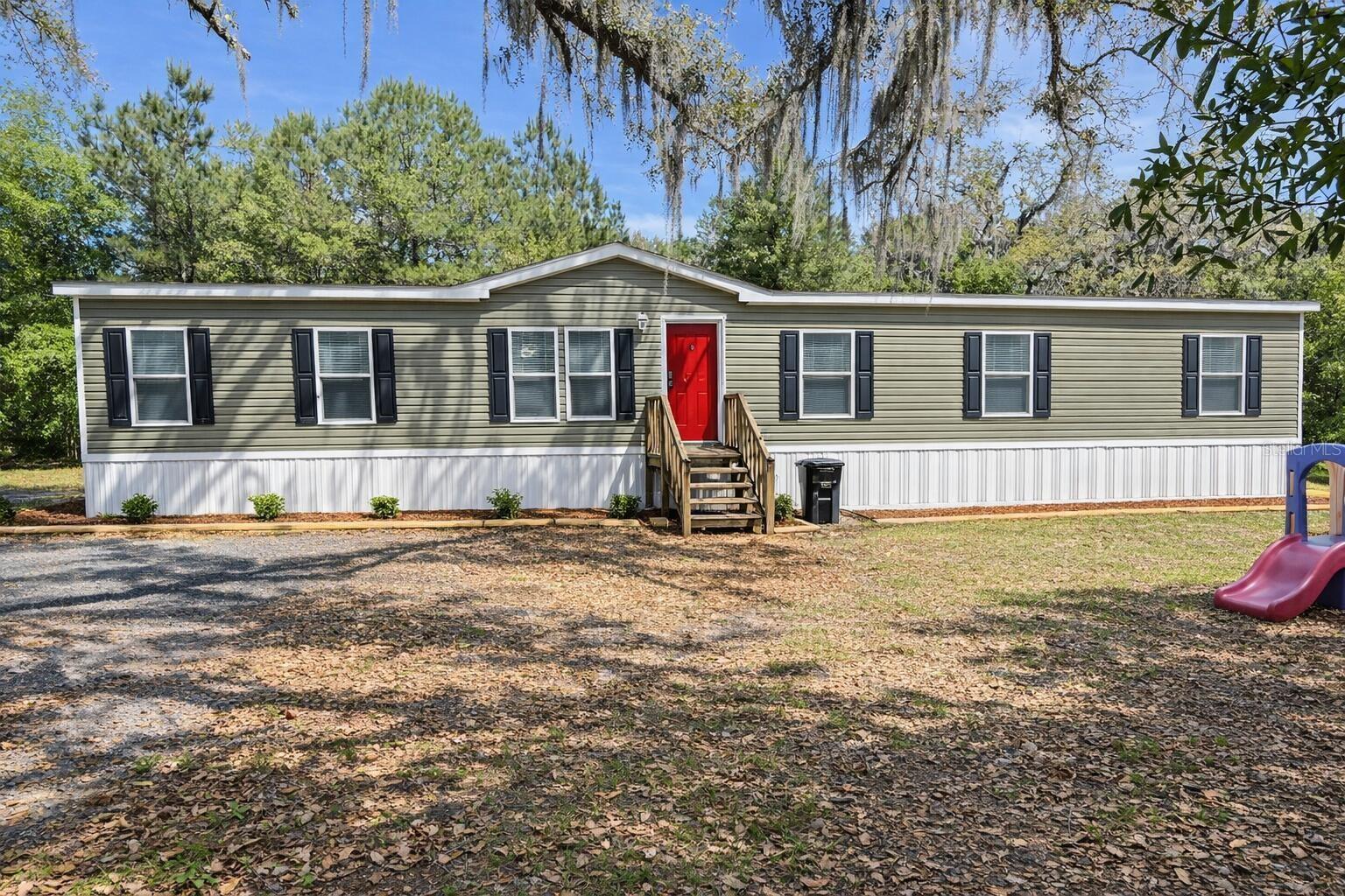 276 NW BATTLE HILL LN