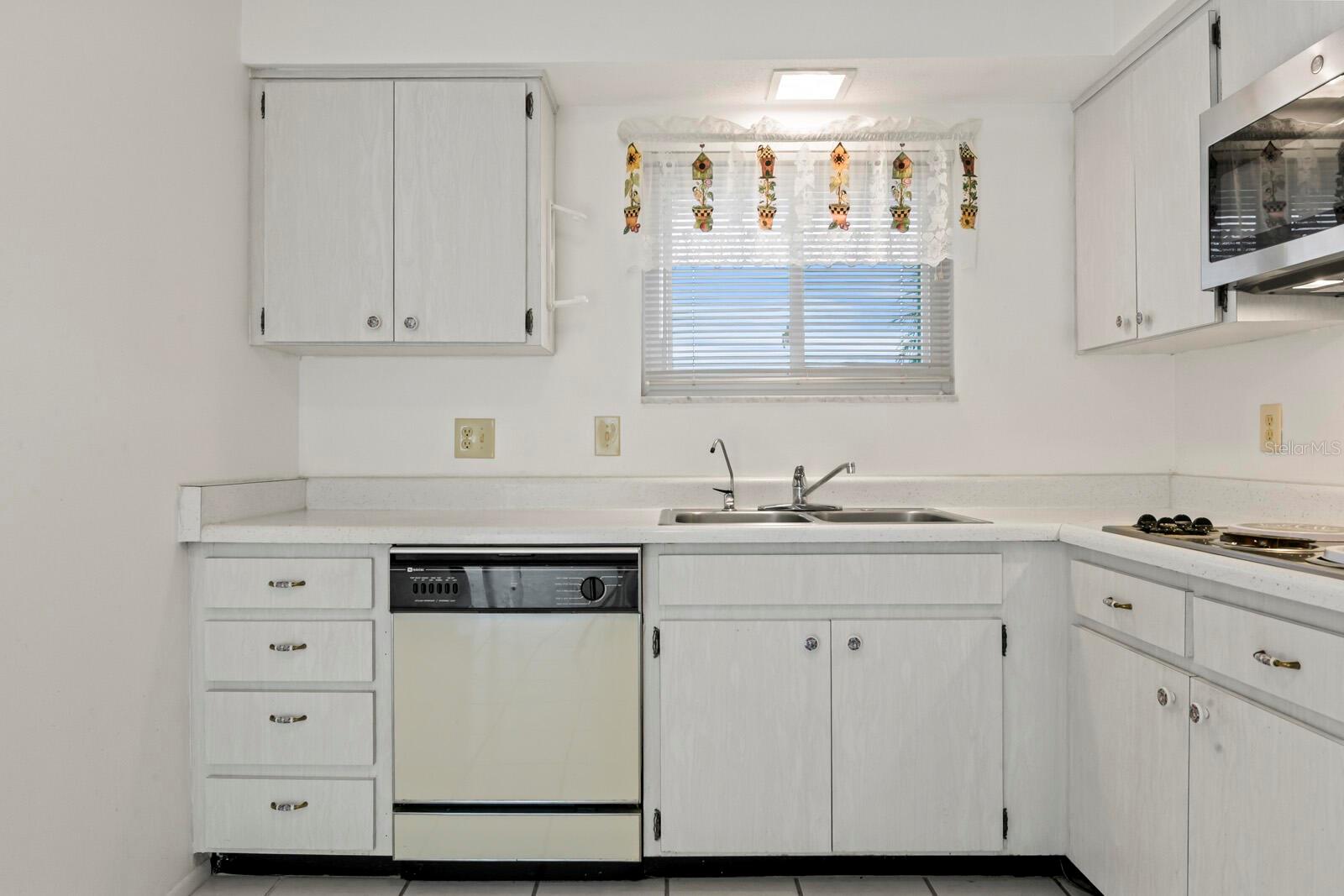 606 LA JOLLA AVE