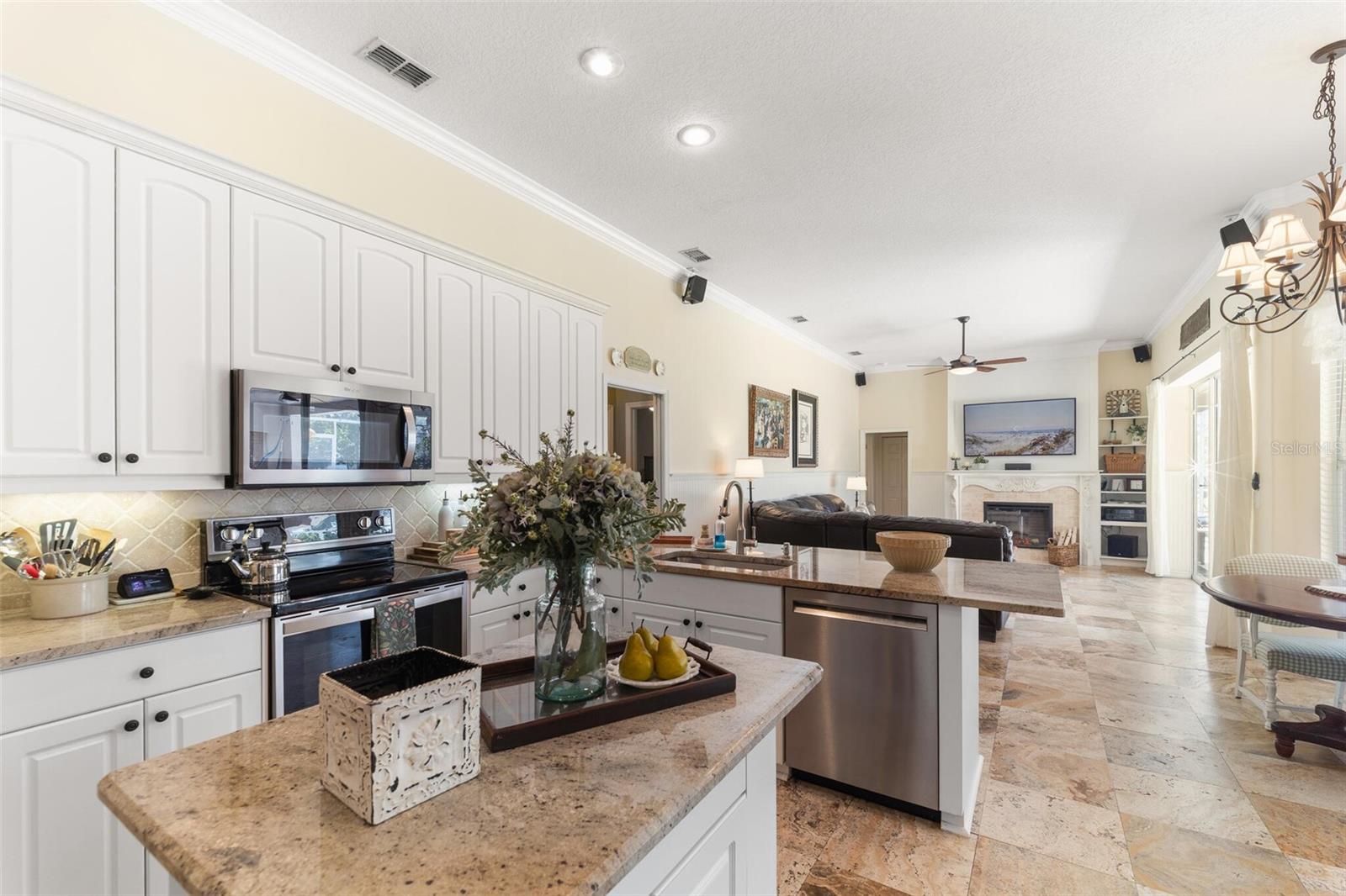 1819 LATELIA CT