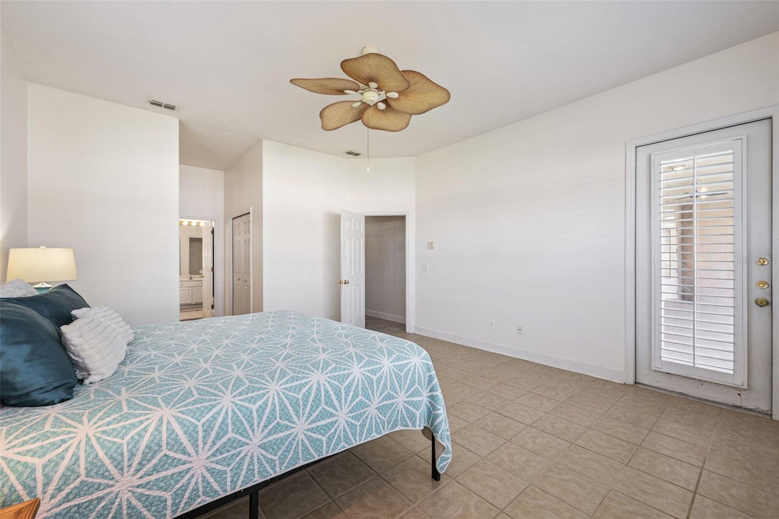 8072 CANYON LAKE CIR
