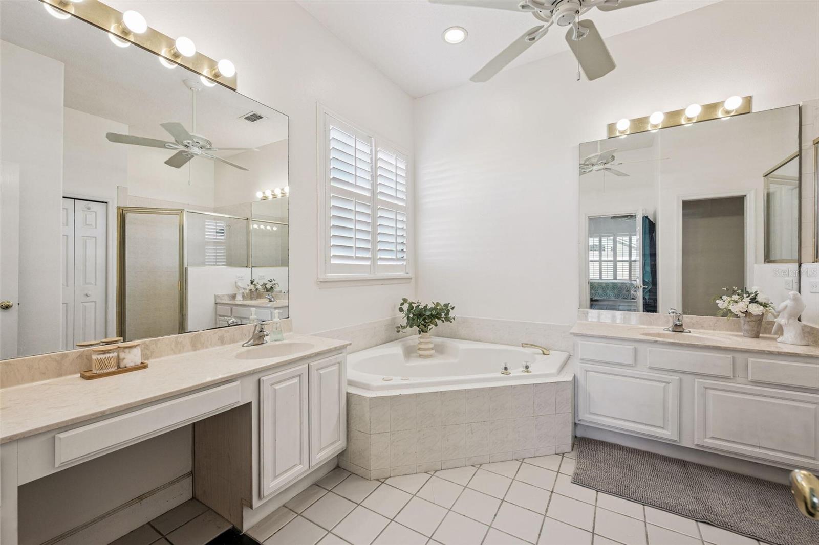 8072 CANYON LAKE CIR