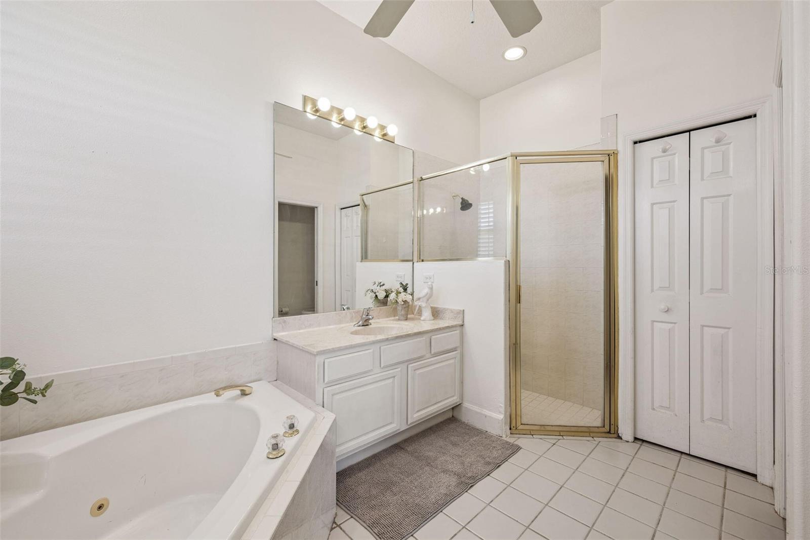 8072 CANYON LAKE CIR