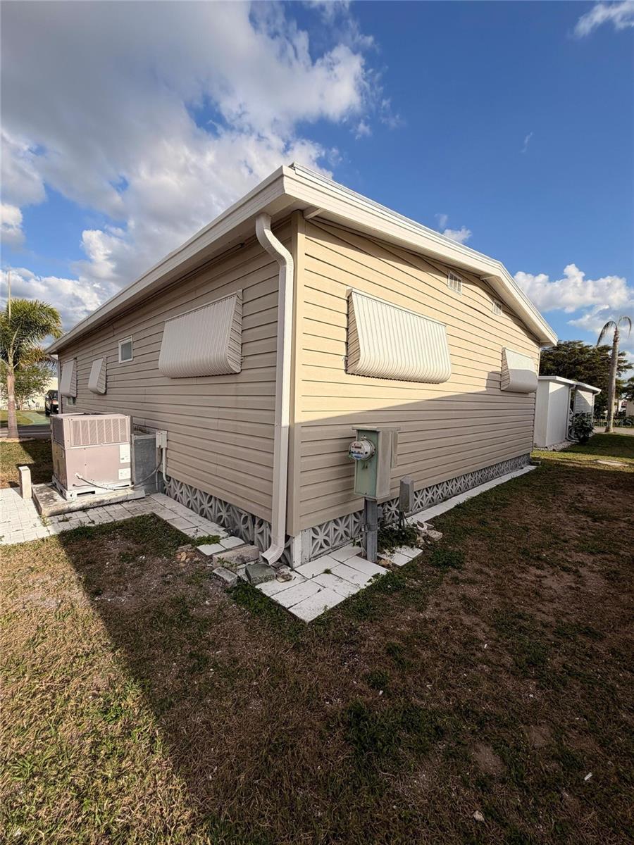 2514 17TH STREET LN W