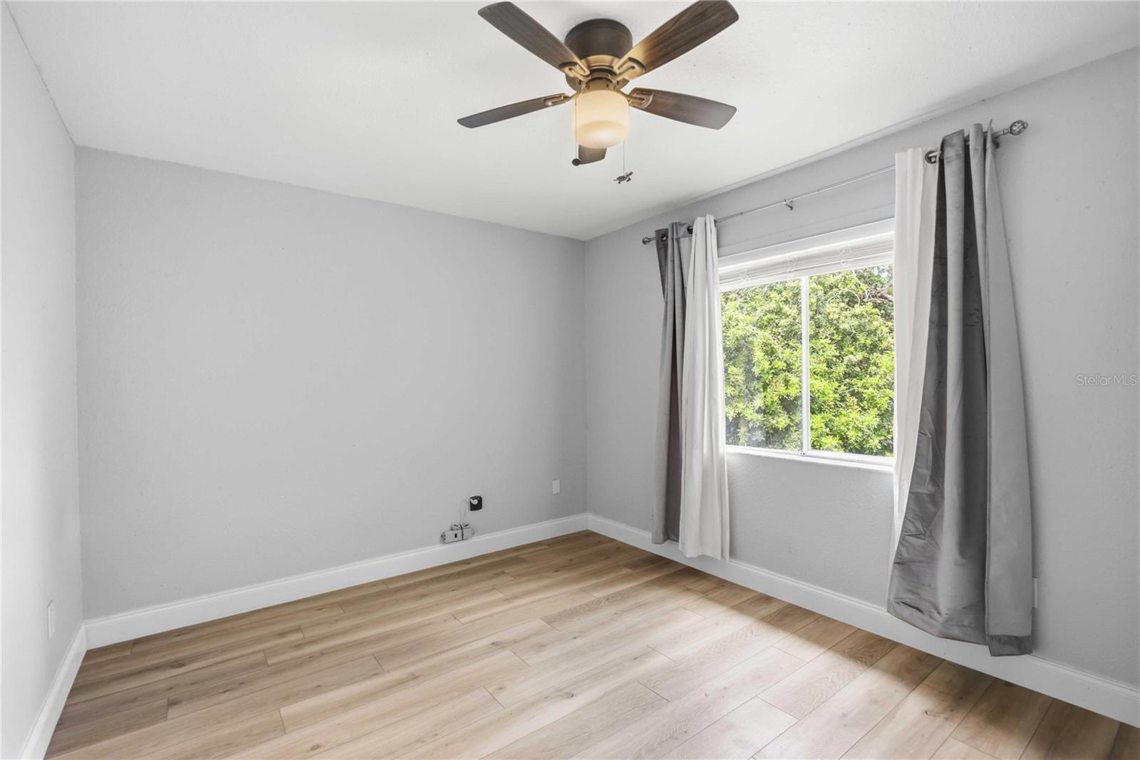 2419 ROXBURY CIR