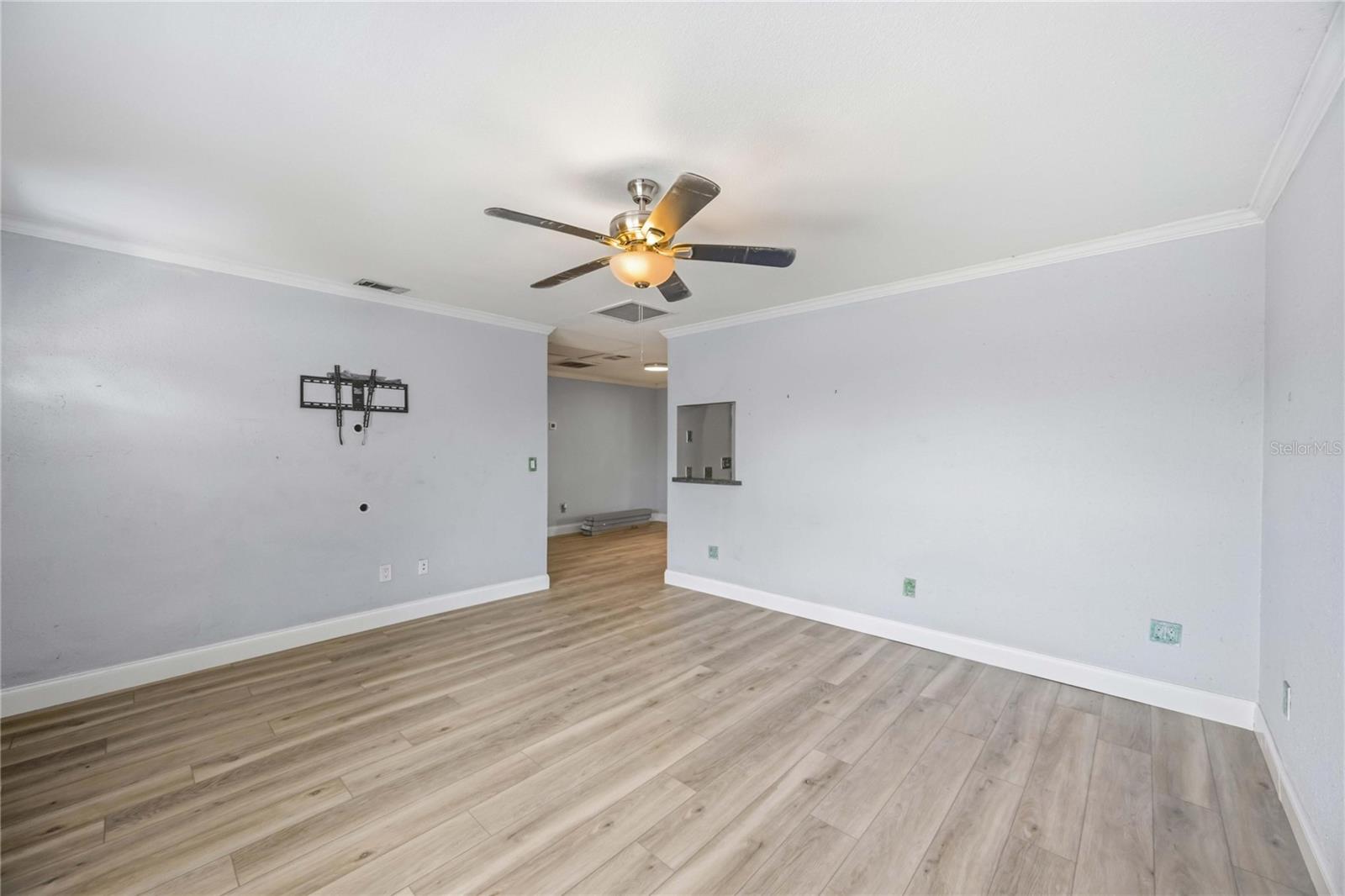 2419 ROXBURY CIR