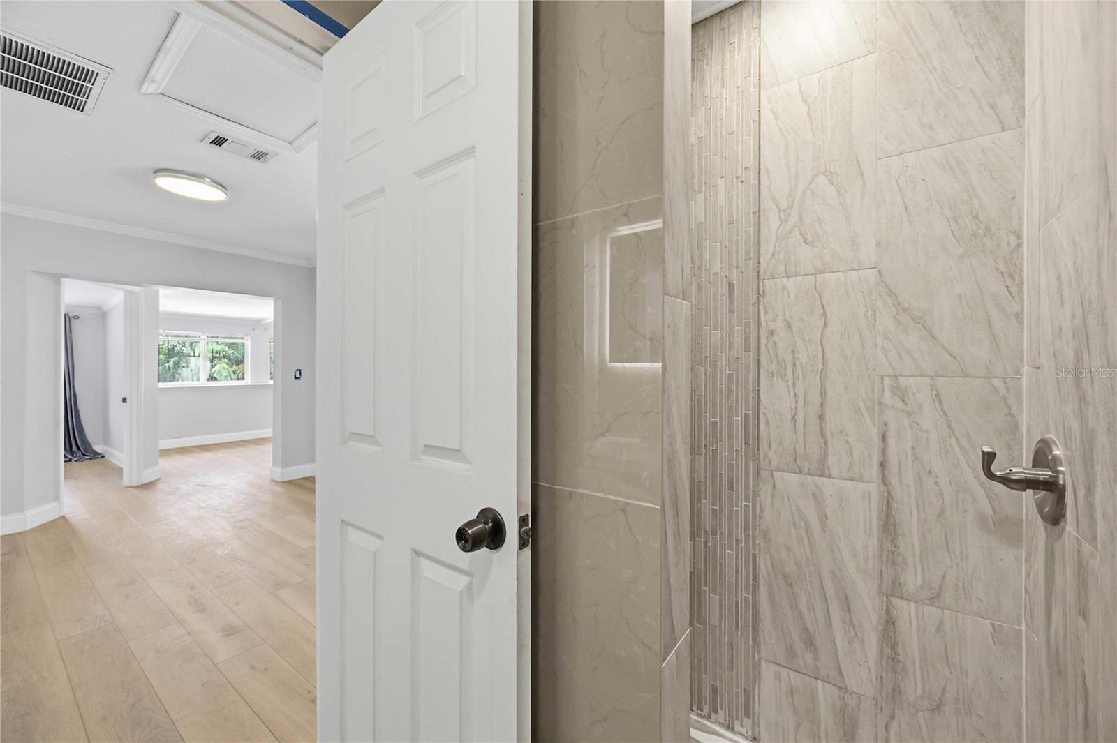2419 ROXBURY CIR
