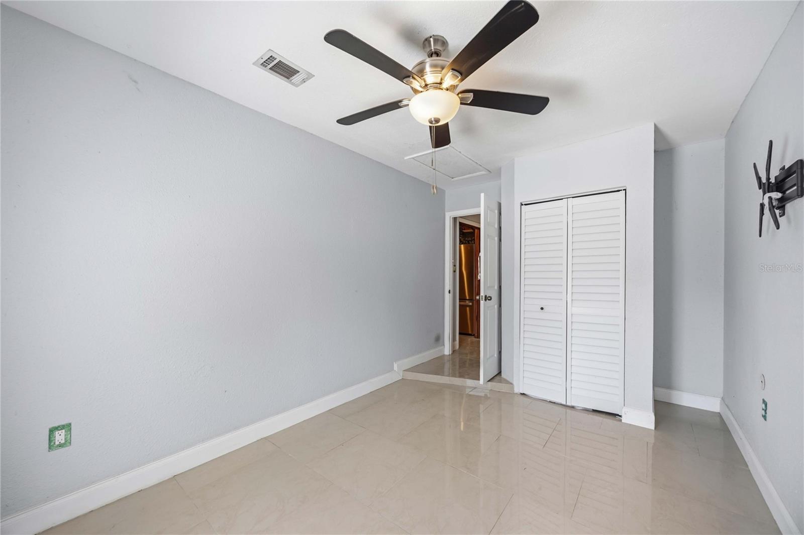 2419 ROXBURY CIR