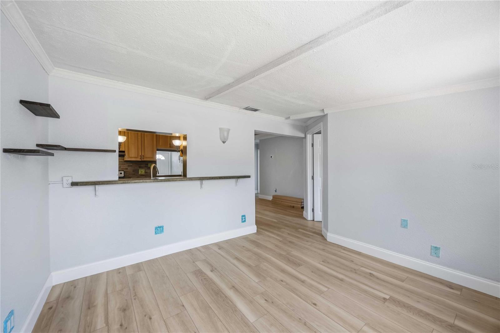 2419 ROXBURY CIR