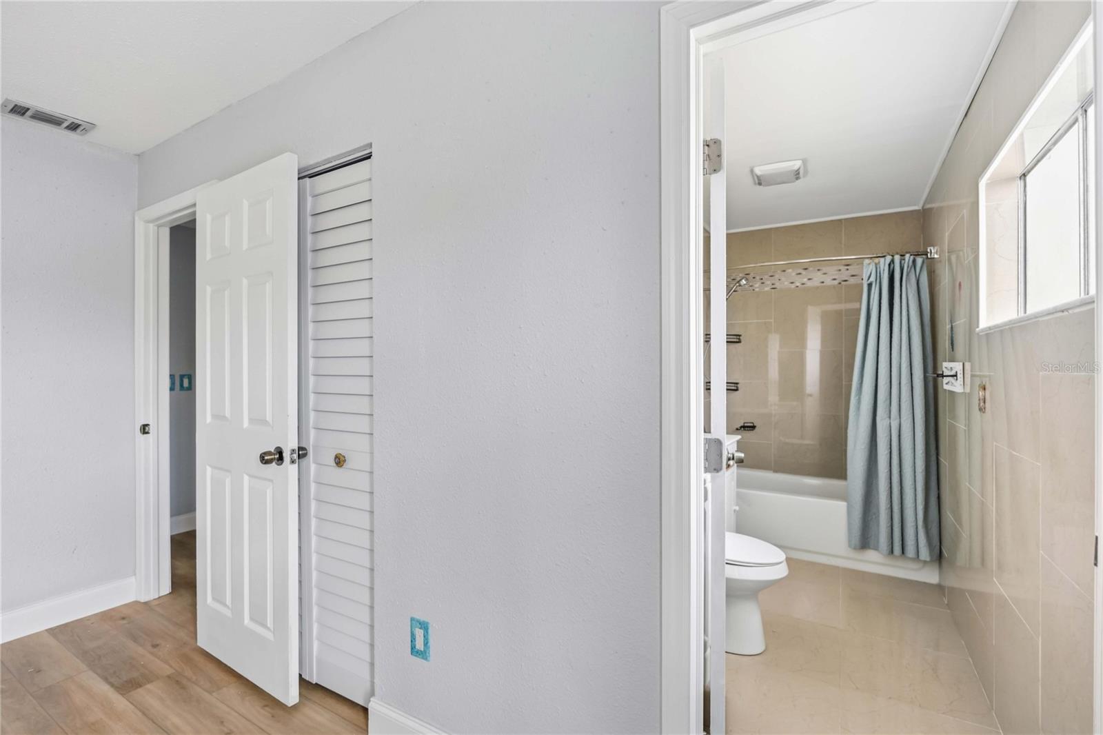 2419 ROXBURY CIR