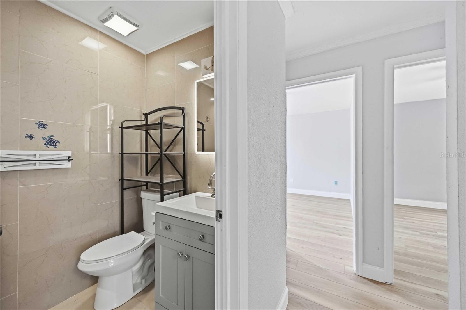2419 ROXBURY CIR