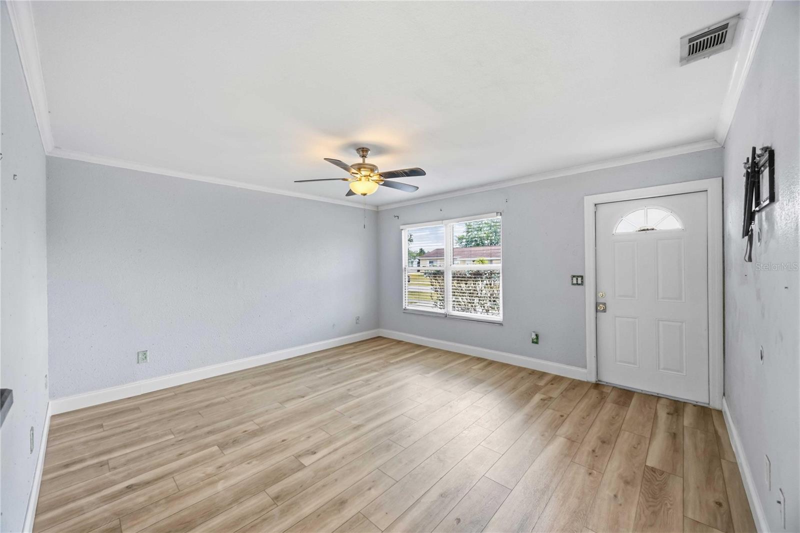 2419 ROXBURY CIR