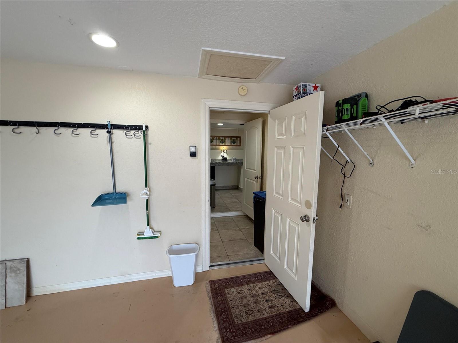 812 GUILD DR