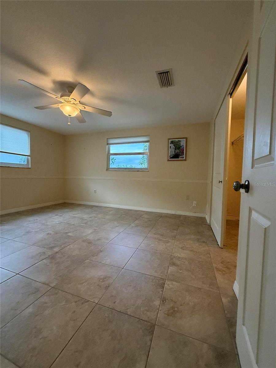 812 GUILD DR