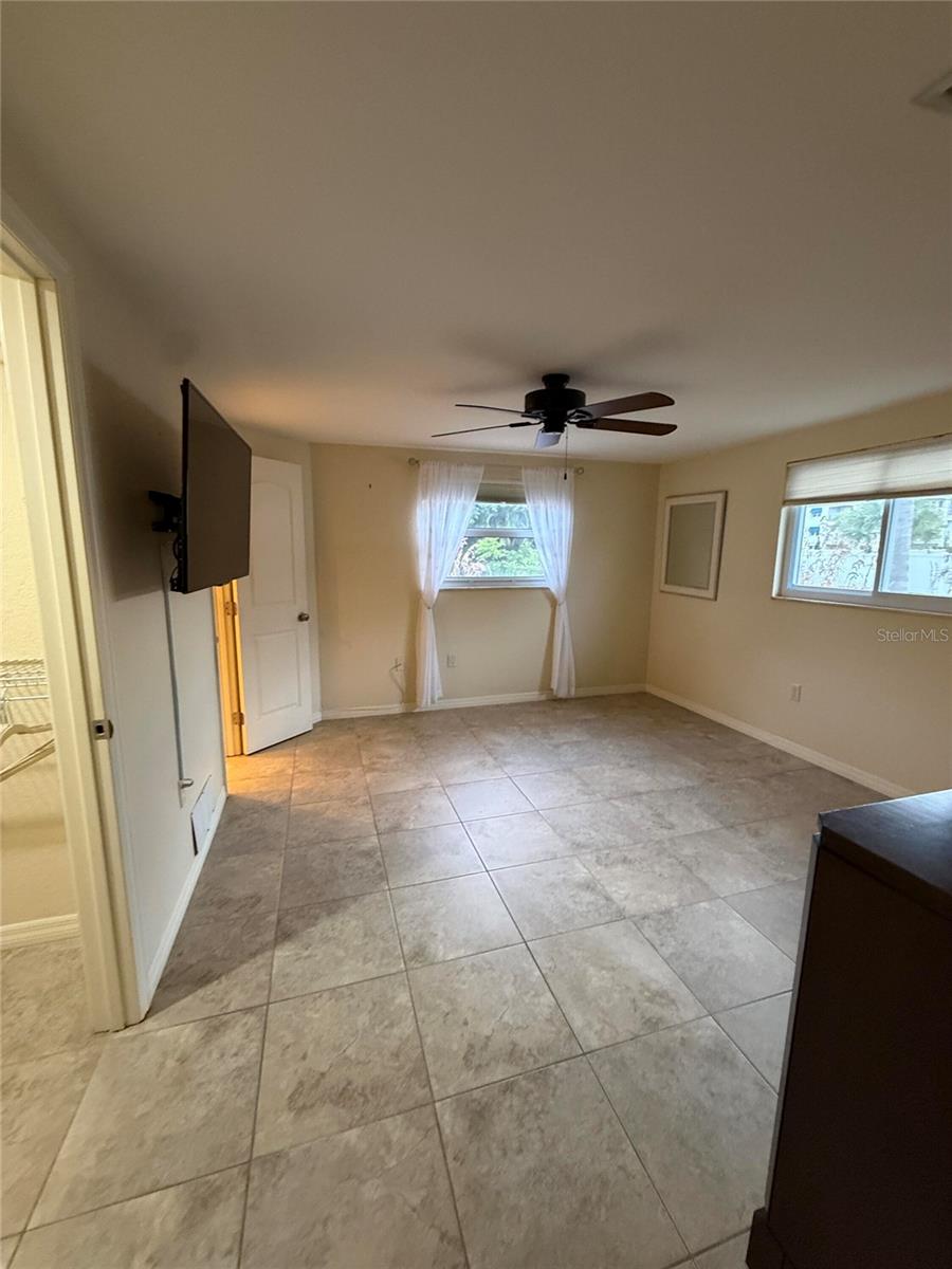 812 GUILD DR