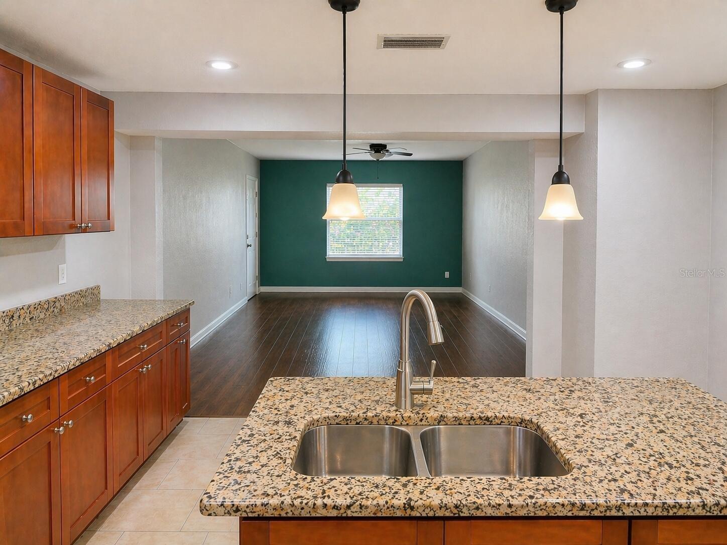 8618 GRANDVIEW DR
