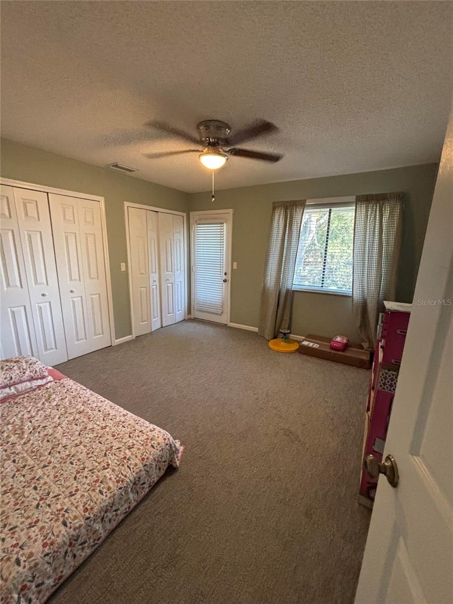 1561 LAKEVIEW DR #977