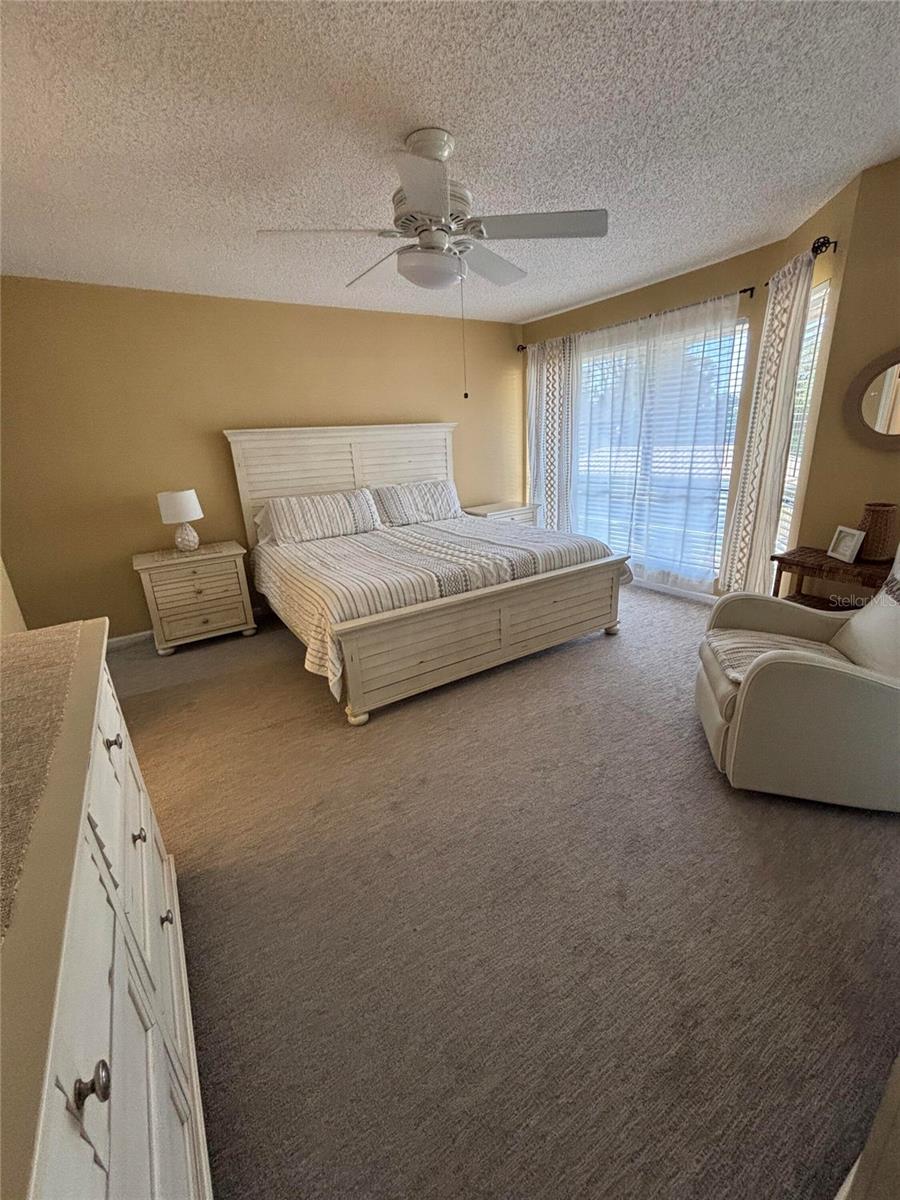 1561 LAKEVIEW DR #977