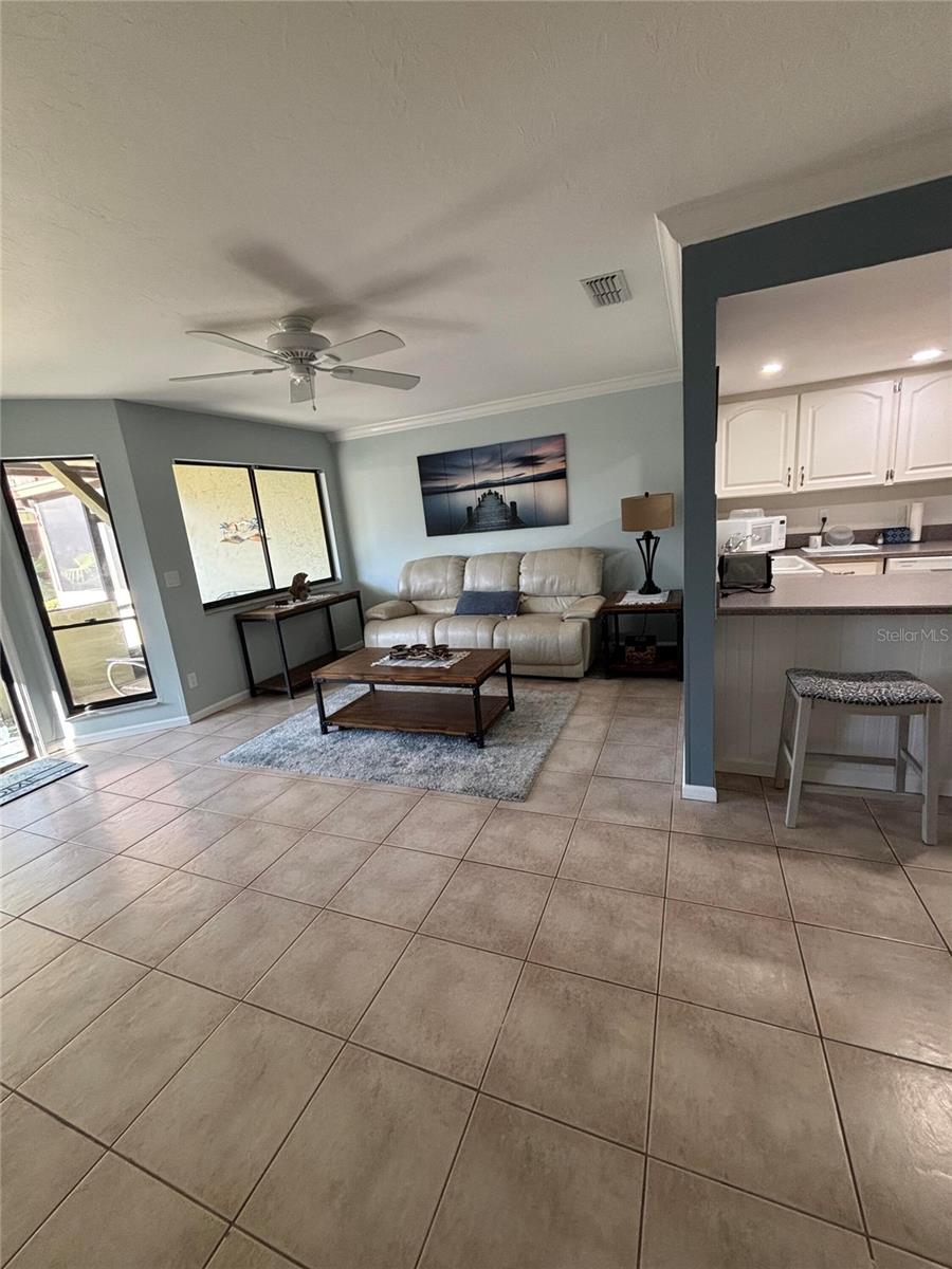 1561 LAKEVIEW DR #977