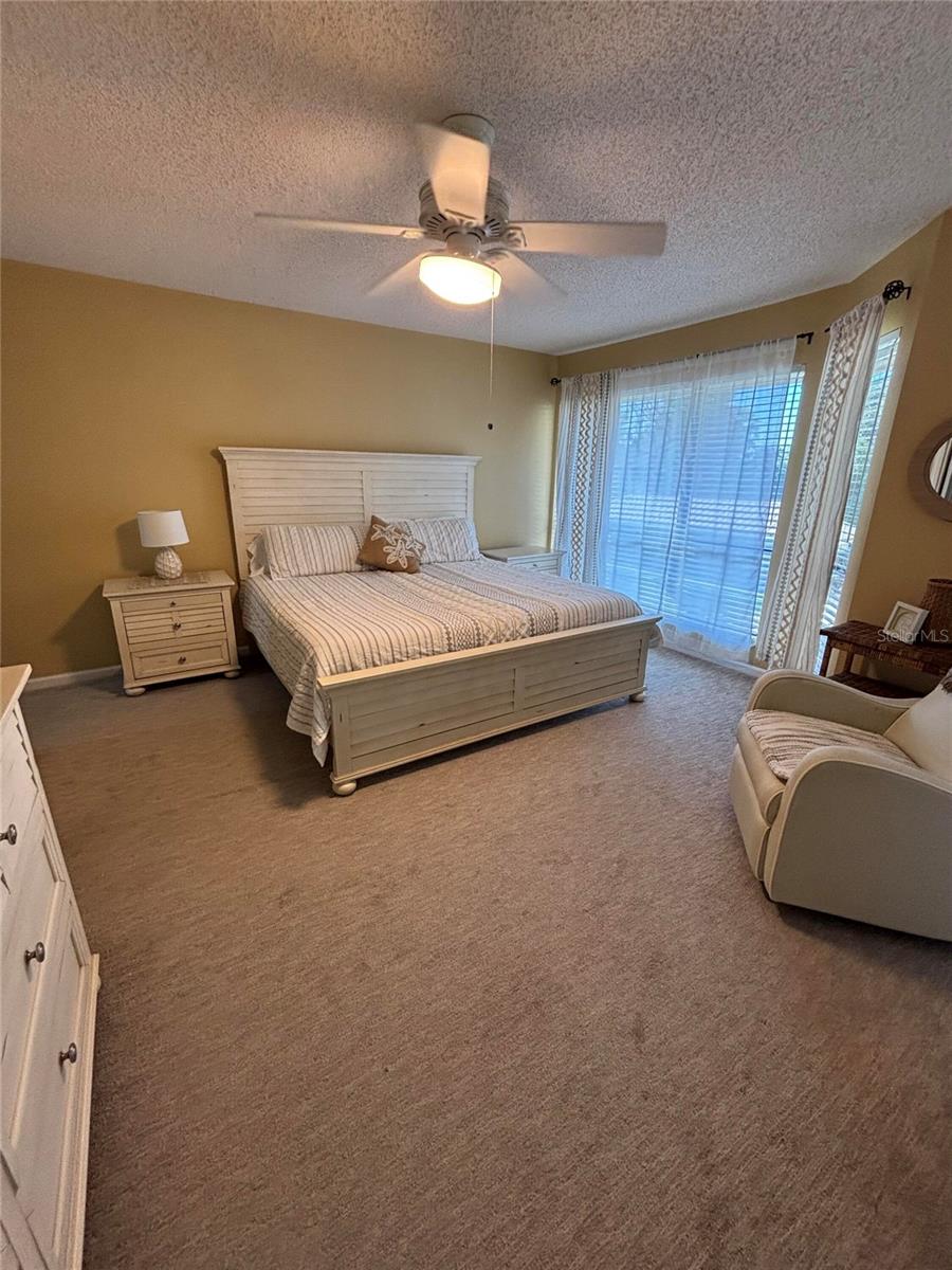 1561 LAKEVIEW DR #977