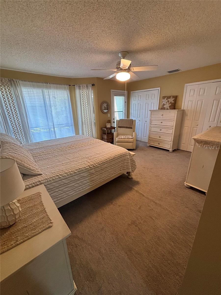 1561 LAKEVIEW DR #977