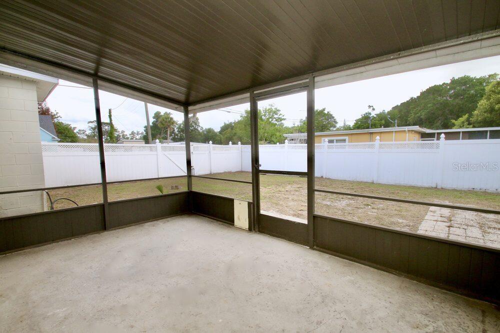 2202 MURDOCK BLVD