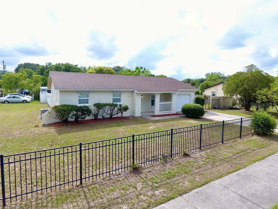 2202 MURDOCK BLVD