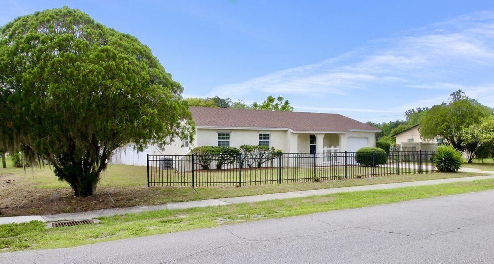 2202 MURDOCK BLVD