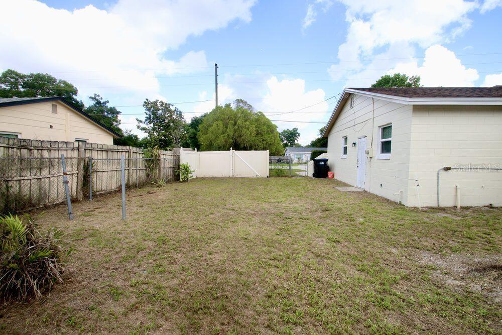 2202 MURDOCK BLVD