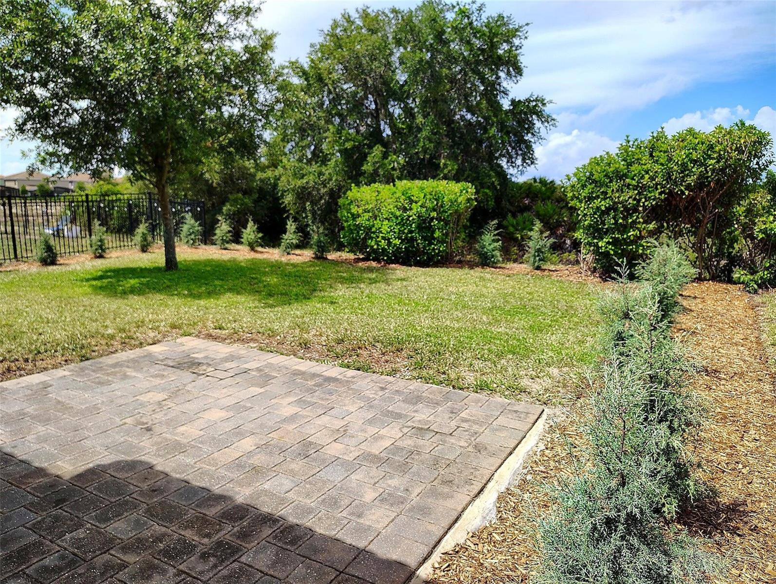 1047 OAK BLUFF DR