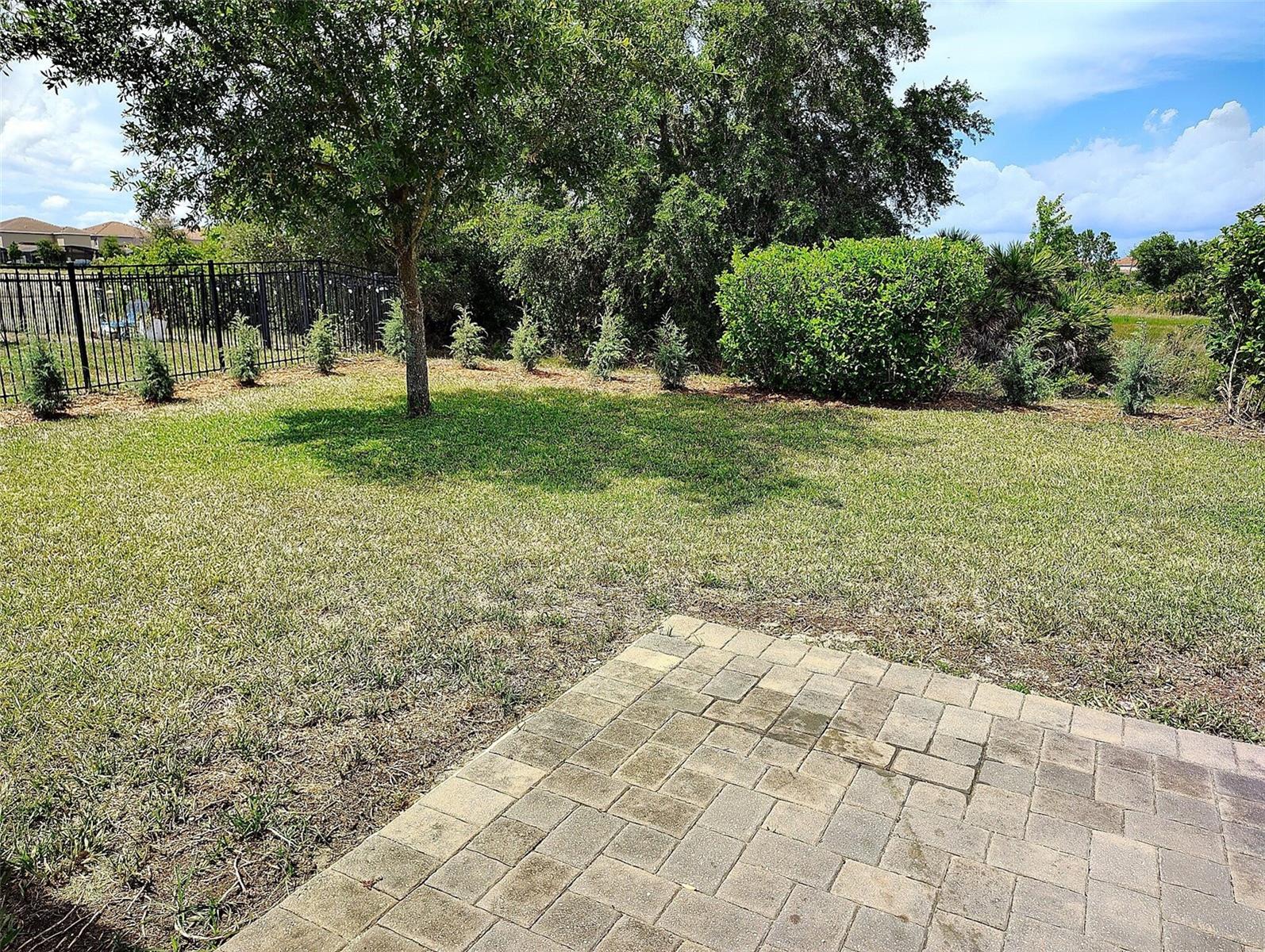 1047 OAK BLUFF DR