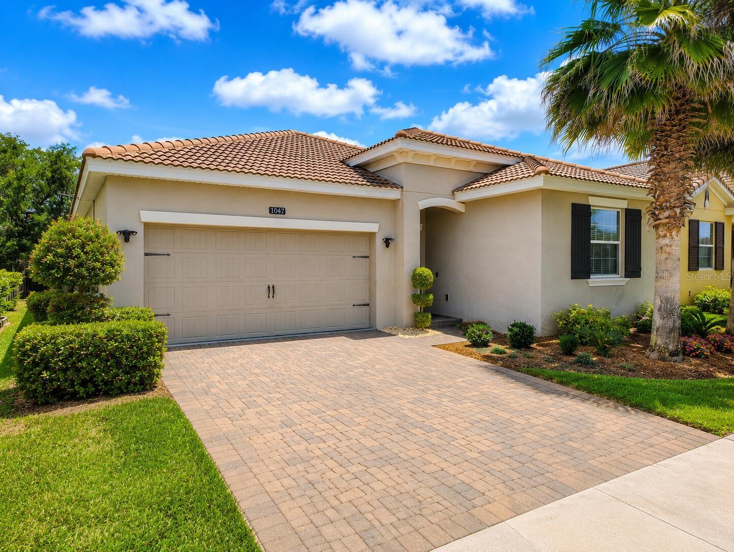1047 OAK BLUFF DR