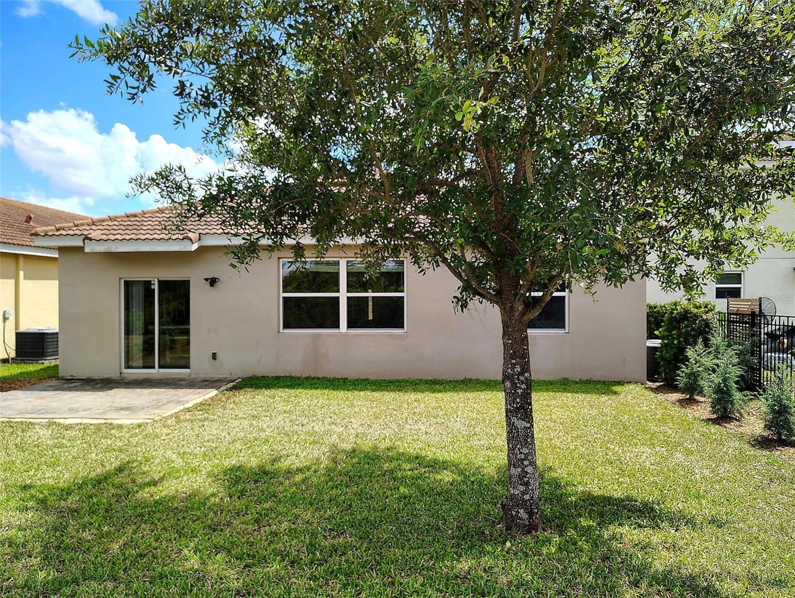 1047 OAK BLUFF DR