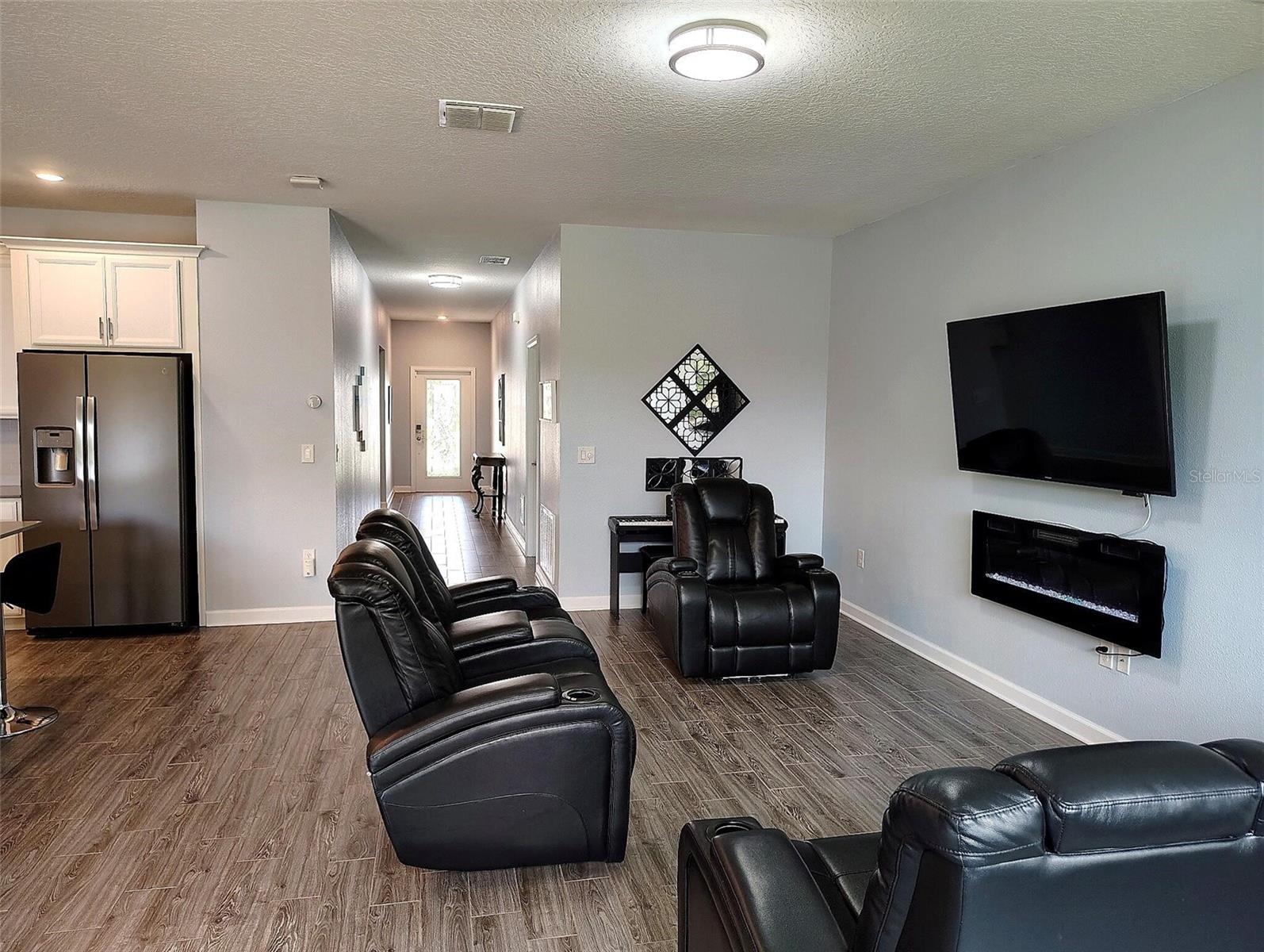 1047 OAK BLUFF DR
