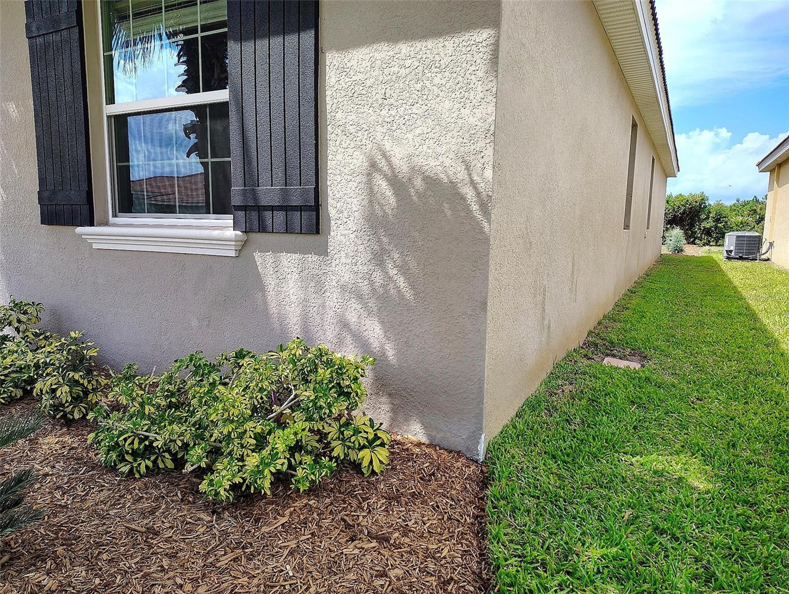 1047 OAK BLUFF DR